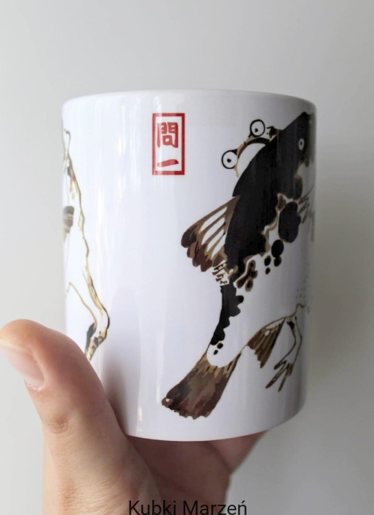 Kubek z żabą 330 ml – żaba z rybą, kubek ceramiczny z grafiką Matsumoto Hoji