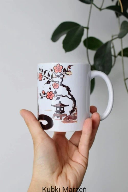 Kubek z czarnym kotem w kimono, kwiaty sakura, 330ml