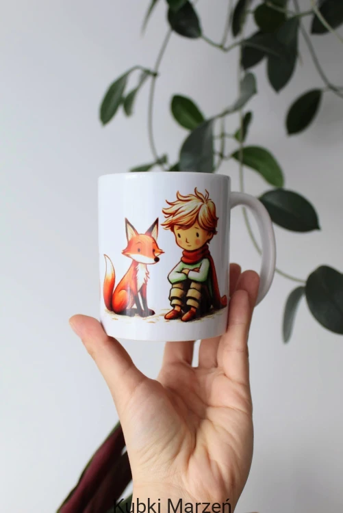 Kubek cozy z uroczą grafiką chłopca lisa