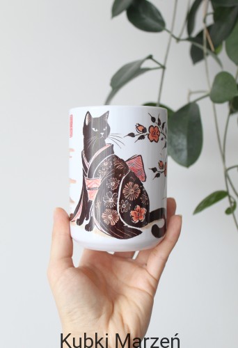 Duży Kubek – Czarny kot w kimonie w kwiaty | styl japoński 450 ml