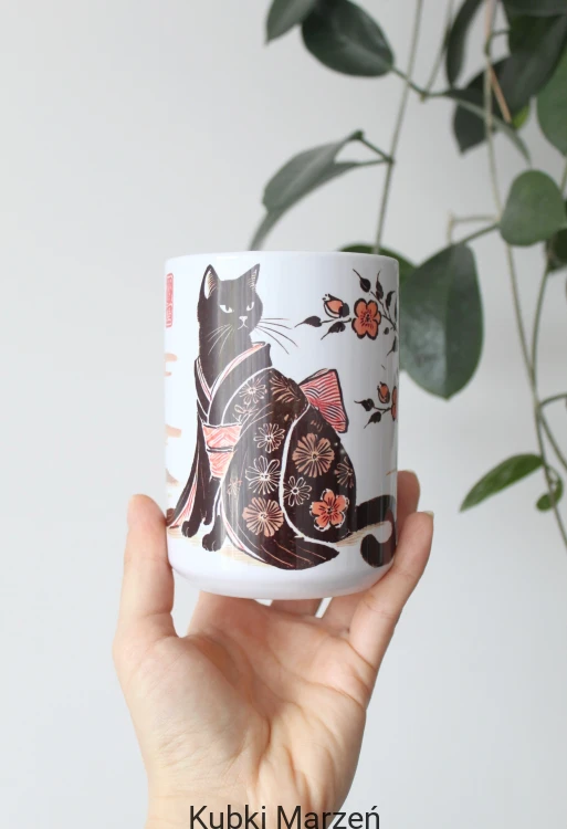 Duży Kubek – Czarny kot w kimonie w kwiaty | styl japoński 450 ml