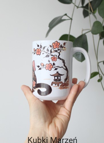 Duży Kubek – Czarny kot w kimonie w kwiaty | styl japoński 450 ml