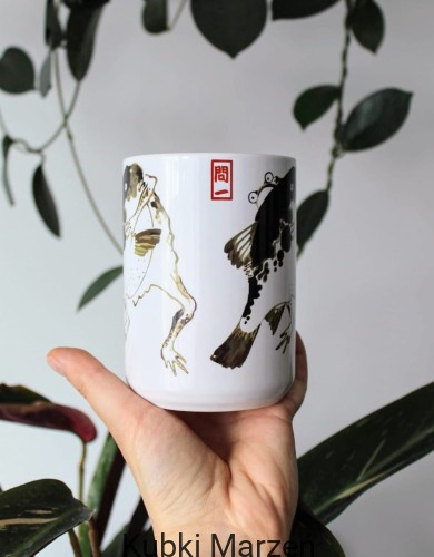 Duży kubek z żabą trzymającą rybę 450ml