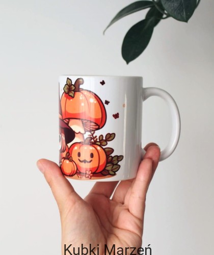 Kubek Czarownica wśród dyni Kawaii 330ml