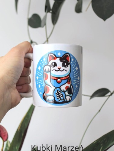 Kubek Kot szczęścia - Maneki Neko na niebieskim tle 330ml
