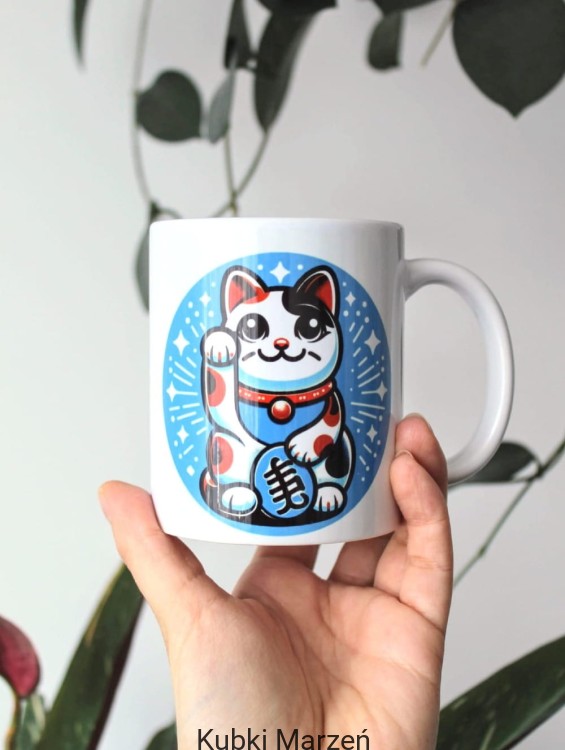 Kubek Kot szczęścia - Maneki Neko na niebieskim tle 330ml
