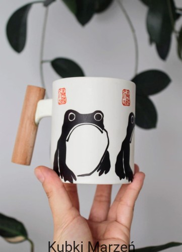 Kubek z drewnianą rączką Żaba Matsumoto Hoji, 330ml, nadruk z trzech stron