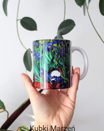 Kubek „Smutna żaba Matsumoto Hoji wśród irysów Van Gogha” 330ml