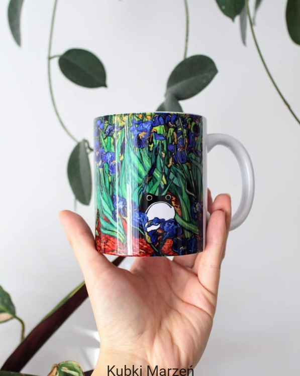 Kubek „Smutna żaba Matsumoto Hoji wśród irysów Van Gogha” 330ml
