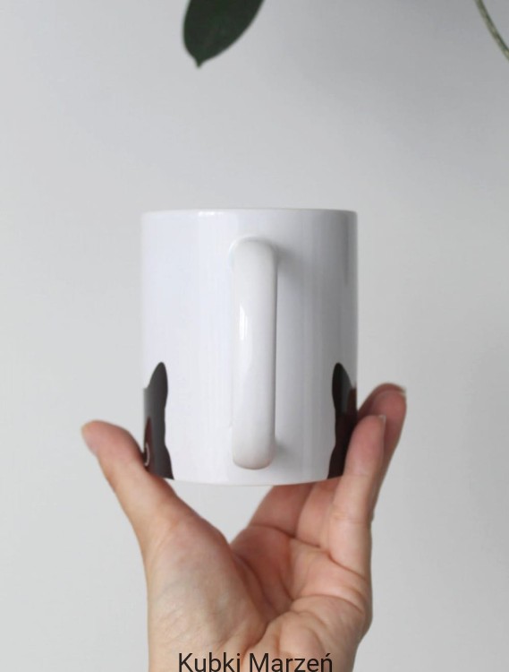 Kubek „Czarny Kot patrzy” – minimalistyczny kubek z kocim motywem, 330ml