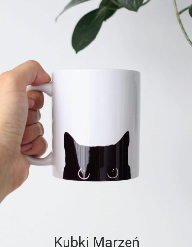 Kubek „Czarny Kot patrzy” – minimalistyczny kubek z kocim motywem, 330ml