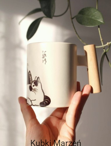 Kubek z drewnianą rączką Koty kimono i sushi 330ml