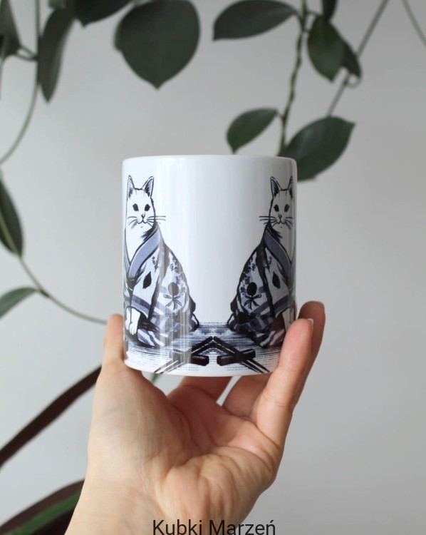 Kubek z kotkiem w kimonie 330 ml – japoński styl, sushi i kawaii design