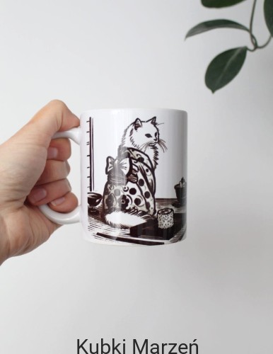 Kubek z białym kotem w kimonie z kokardą, 330ml